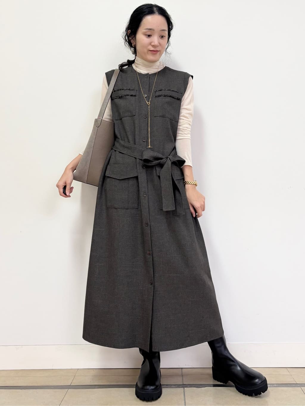 YOKOTAさんの「DRESSTERIOR｜◆Dhyana．（ディアナドット） バックファスナー チェルシーブーツ」を使ったコーディネート