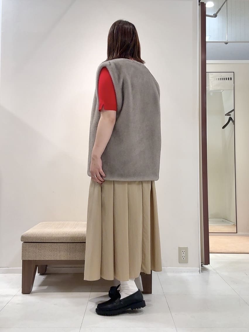 YUIさんの「UNTITLED｜【トレンド/ジレ】フェイクファーベスト」を使ったコーディネート