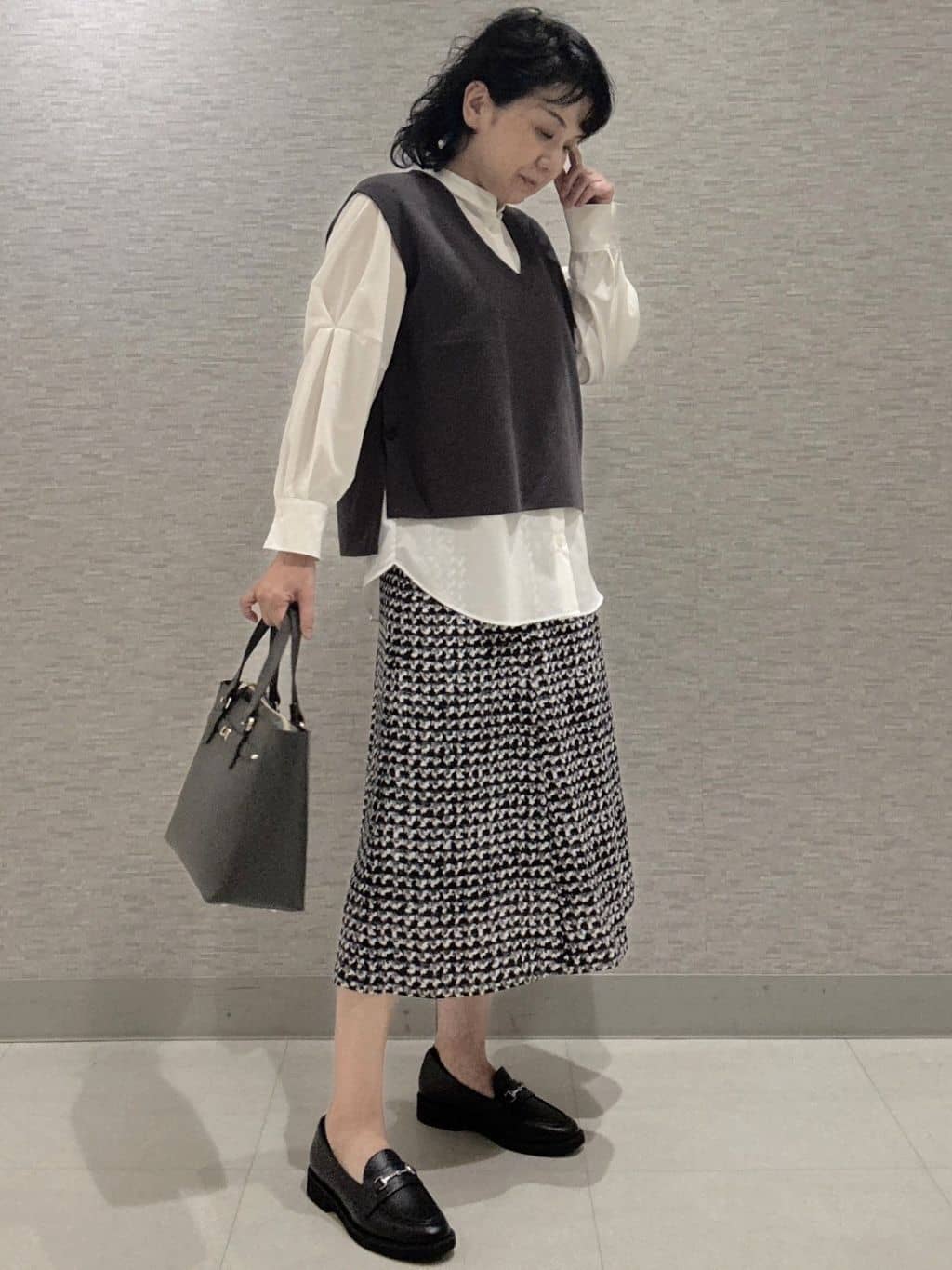 KOJIMAさんの「Reflect｜【ニットスタイルが華やかに◎】チドリ風プリントフレアスカート」を使ったコーディネート