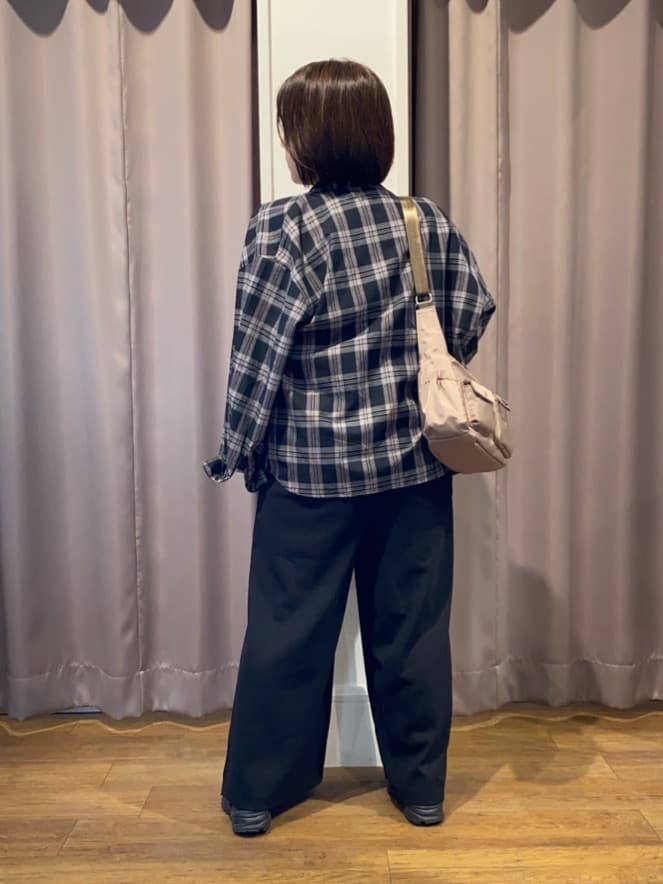 いーいさんの「SHOO･LA･RUE｜【前後2WAY/洗える】さらっと着られるサロペット」を使ったコーディネート