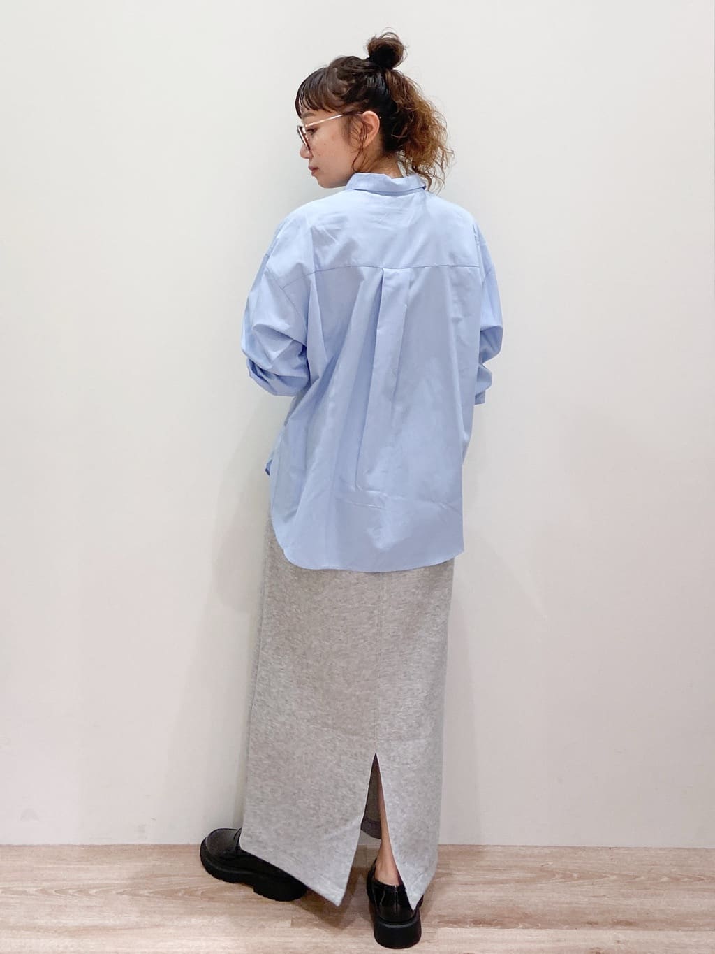 risayanさんの「OPAQUE.CLIP｜ポケット刺繍レギュラーカラーシャツ【洗濯機OK】」を使ったコーディネート