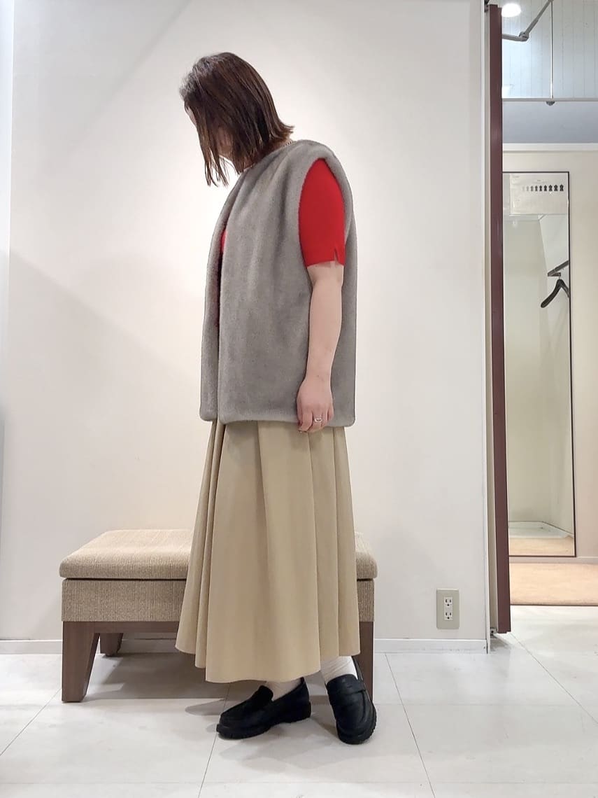 YUIさんの「UNTITLED｜【トレンド/ジレ】フェイクファーベスト」を使ったコーディネート