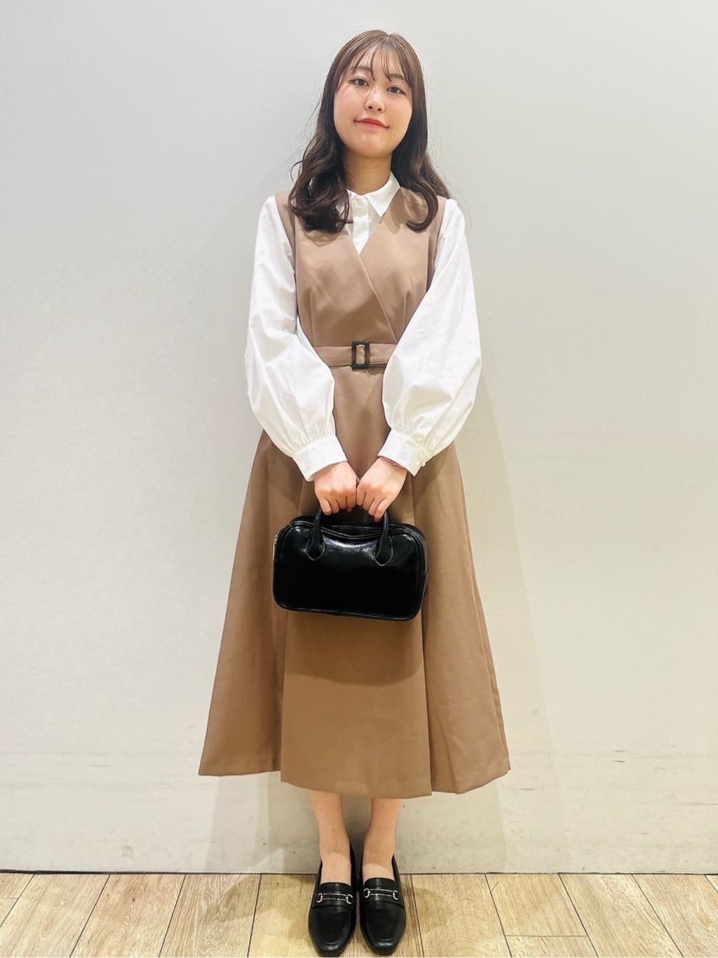MOMOさんの「index｜トレンチディティールワンピース【洗濯機OK／イージーアイロン／防シワ】」を使ったコーディネート