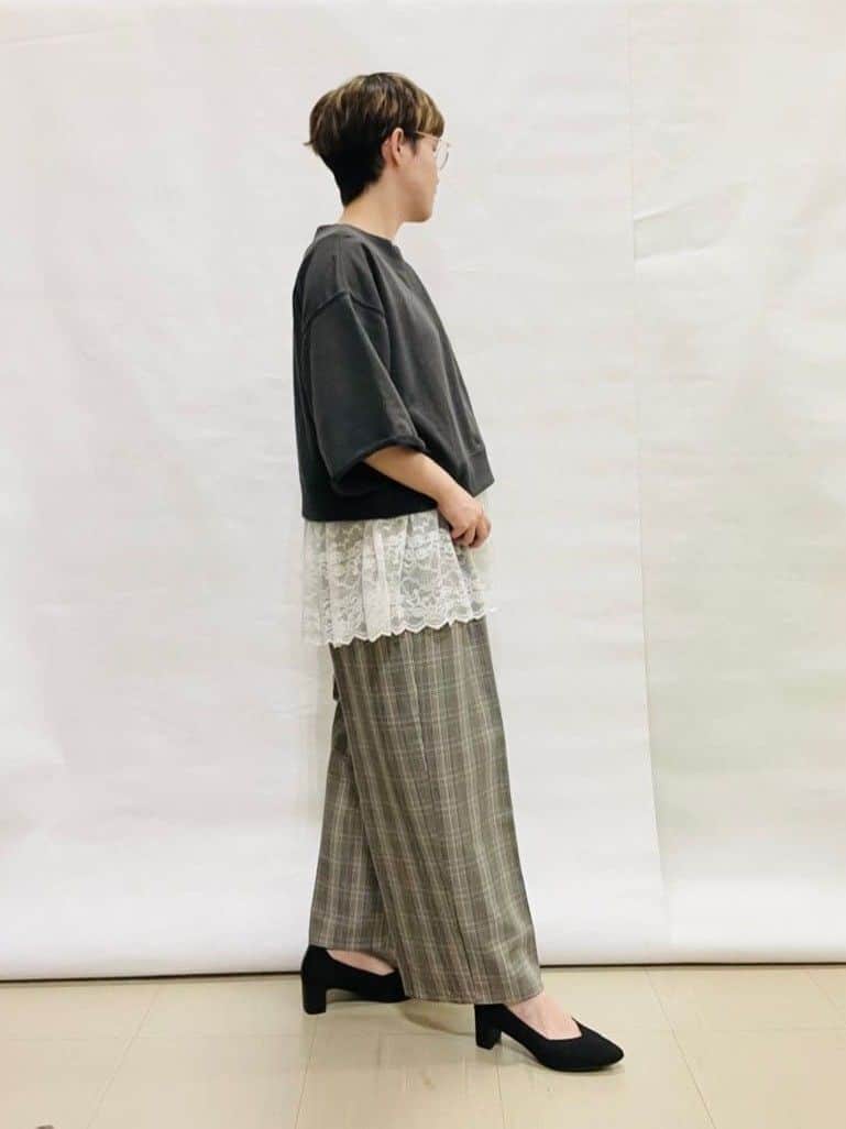 なっちゃんさんの「SHOO･LA･RUE｜【洗濯機可/S-LL】すっきり上品きれい見え タックワイドパンツ」を使ったコーディネート