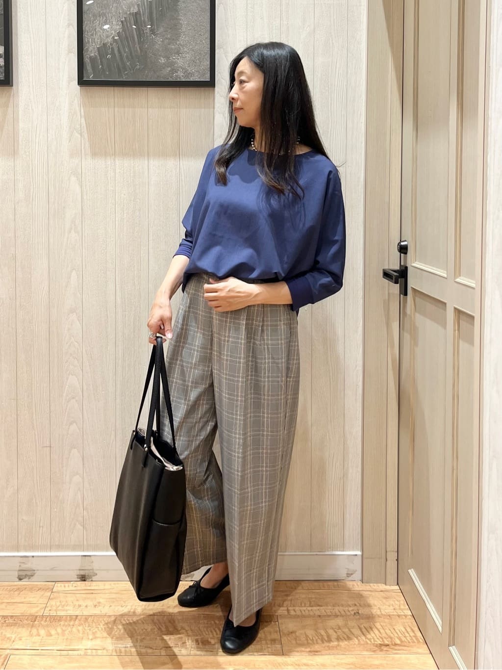 youさんの「SHOO･LA･RUE｜【洗濯機可/S-LL】すっきり上品きれい見え タックワイドパンツ」を使ったコーディネート