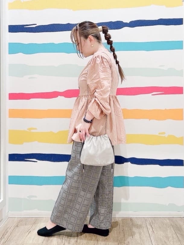 Peeさんの「SHOO･LA･RUE｜【S-LL】大人フェミニン ペプラム風フリルブラウス」を使ったコーディネート