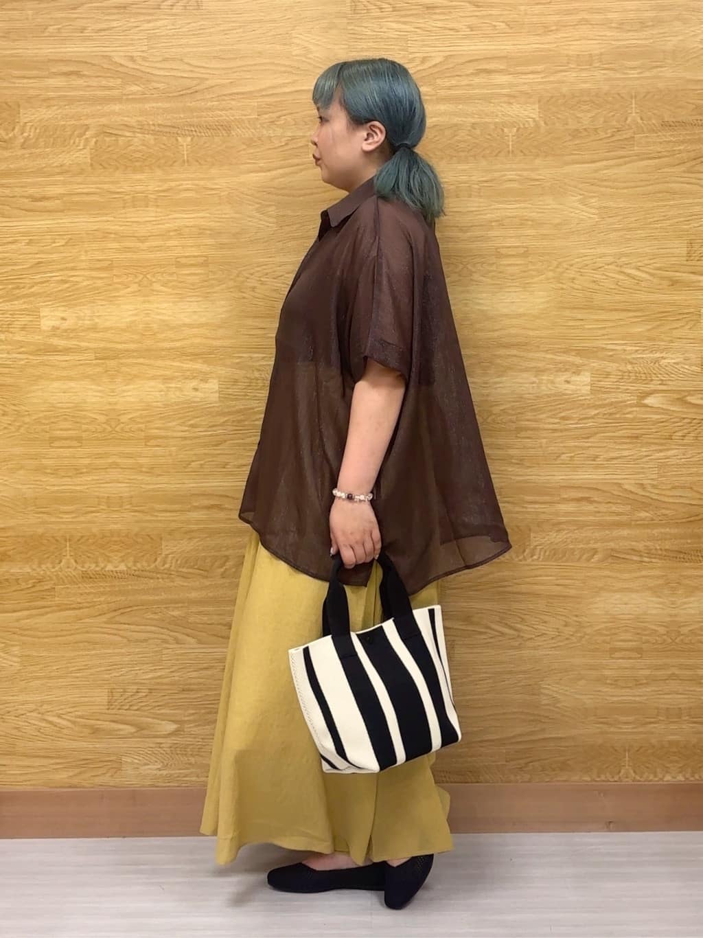 ぁむさんの「SHOO･LA･RUE｜大人のシアー感 ラメが華やかな楊柳ポンチョシャツ」を使ったコーディネート