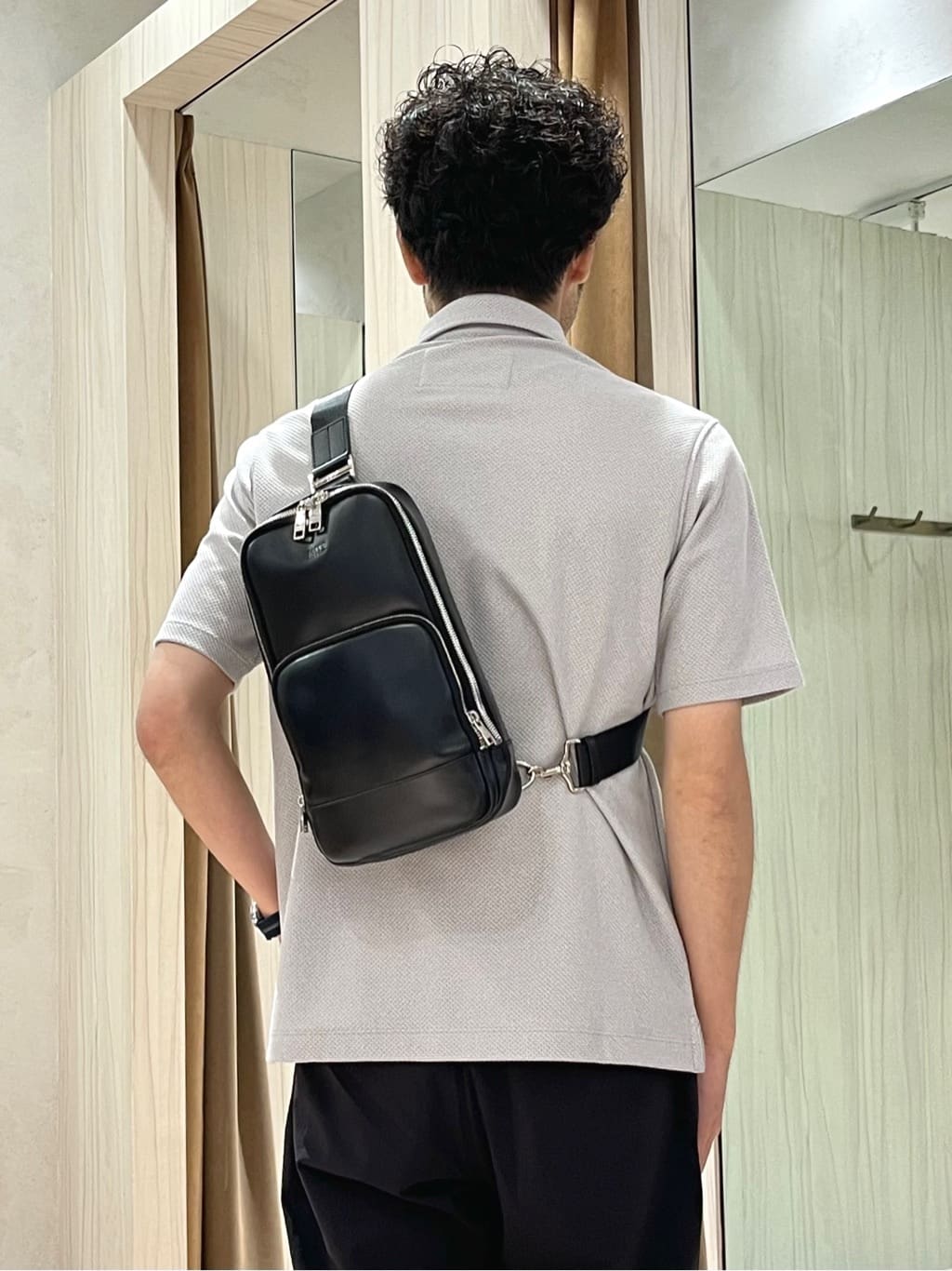 URAさんの「TAKEO KIKUCHI｜【3Dナイロンストレッチ】スリムイージーパンツ」を使ったコーディネート