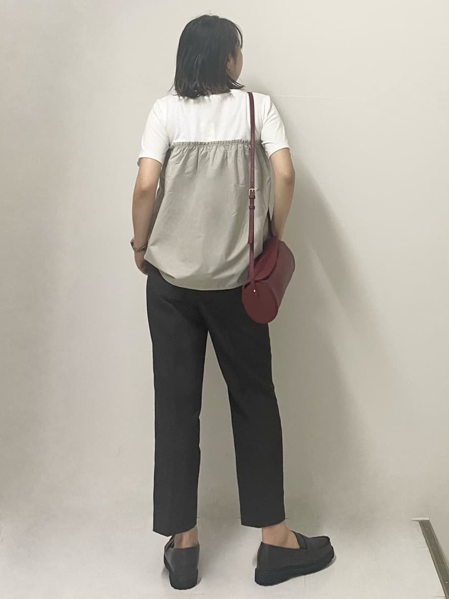 ISOさんの「Dessin｜【ウエストゴム・洗える】センターライン入りテーパードパンツ（XS～L）」を使ったコーディネート