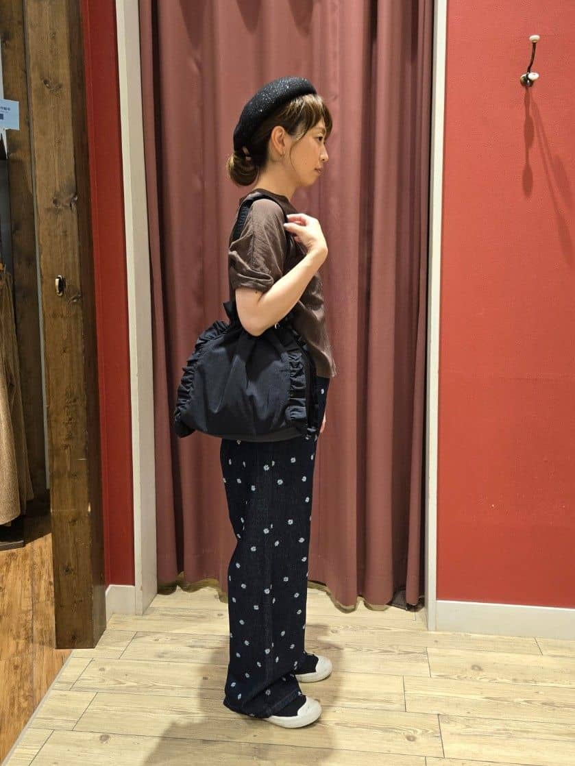 hanaさんの「SHOO･LA･RUE｜【S-LL】周りと差がつく デイジー柄デニムワイドパンツ」を使ったコーディネート
