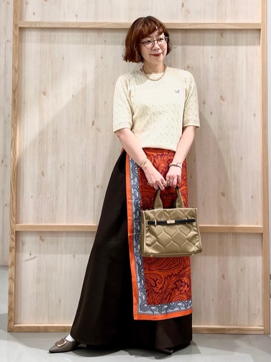 nakoさんの「THE SHOP TK｜ワンポイント刺繍ケーブル半袖ニット【洗濯機OK】」を使ったコーディネート