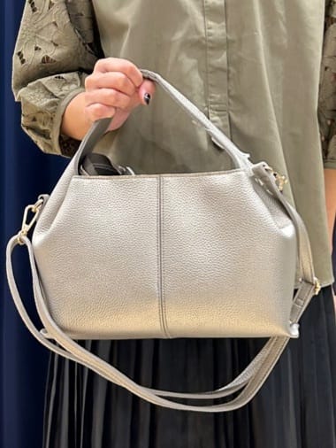 Orikaさんの「grove｜【洗える】ひらりとゆれる　上品プリーツスカート」を使ったコーディネート