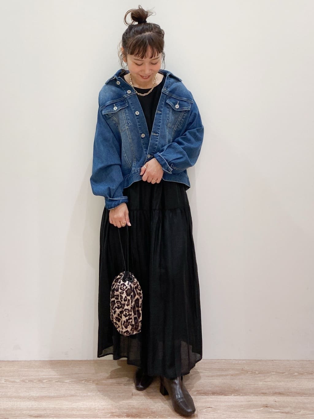 risayanさんの「OPAQUE.CLIP｜麻混シアーギャザーティアードワンピース【洗濯機洗い可】」を使ったコーディネート