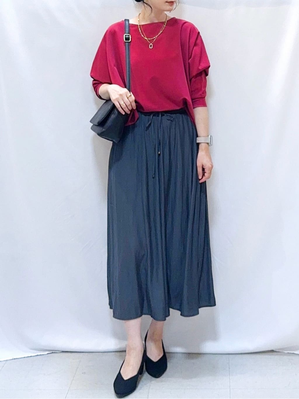 𝐇𝐢𝐫𝐨𝐦𝐢さんの「SHOO･LA･RUE｜【高レビュー/洗濯後しわになりにくい】1枚でサマ見え 8分袖ドルマンブラウス」を使ったコーディネート