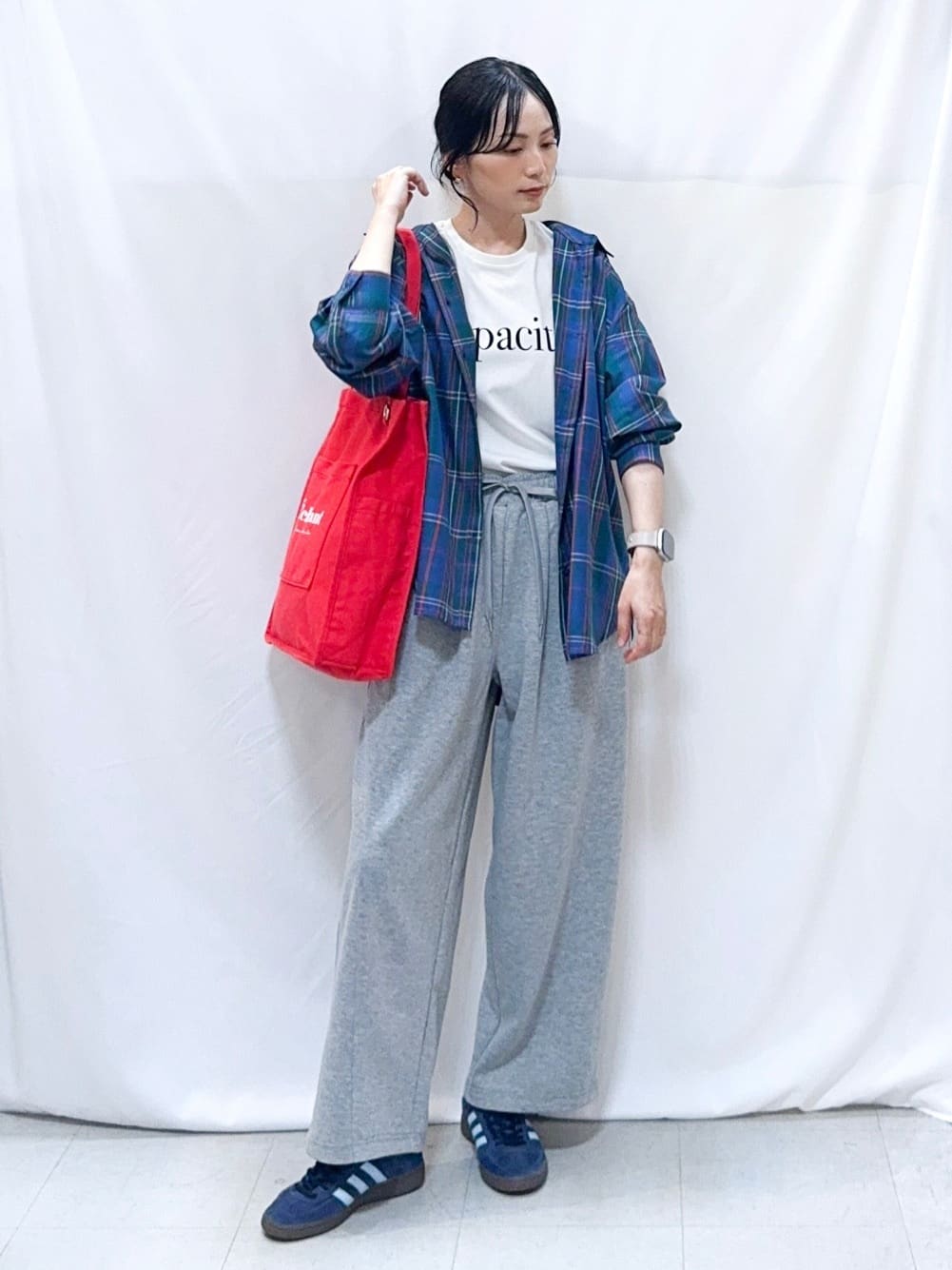 𝐇𝐢𝐫𝐨𝐦𝐢さんの「SHOO･LA･RUE｜【洗濯機可/S-LL】程よい抜け感 大人のチェックシャツ」を使ったコーディネート