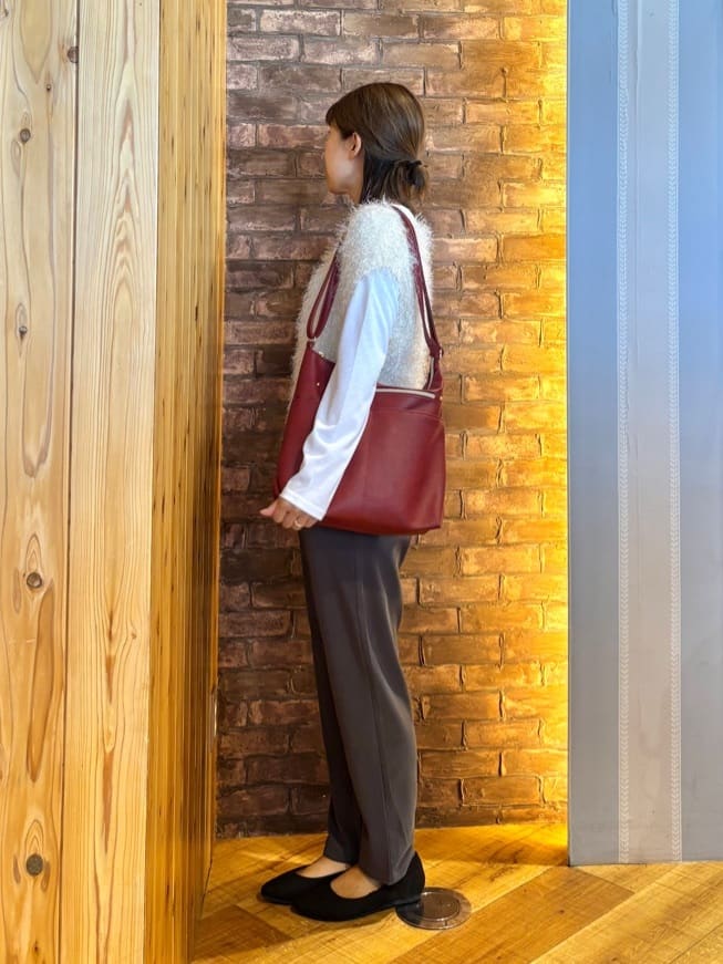mieさんの「SHOO･LA･RUE｜【S-3L/洗濯後しわになりにくい】スマートに見える イージーテーパードパンツ」を使ったコーディネート