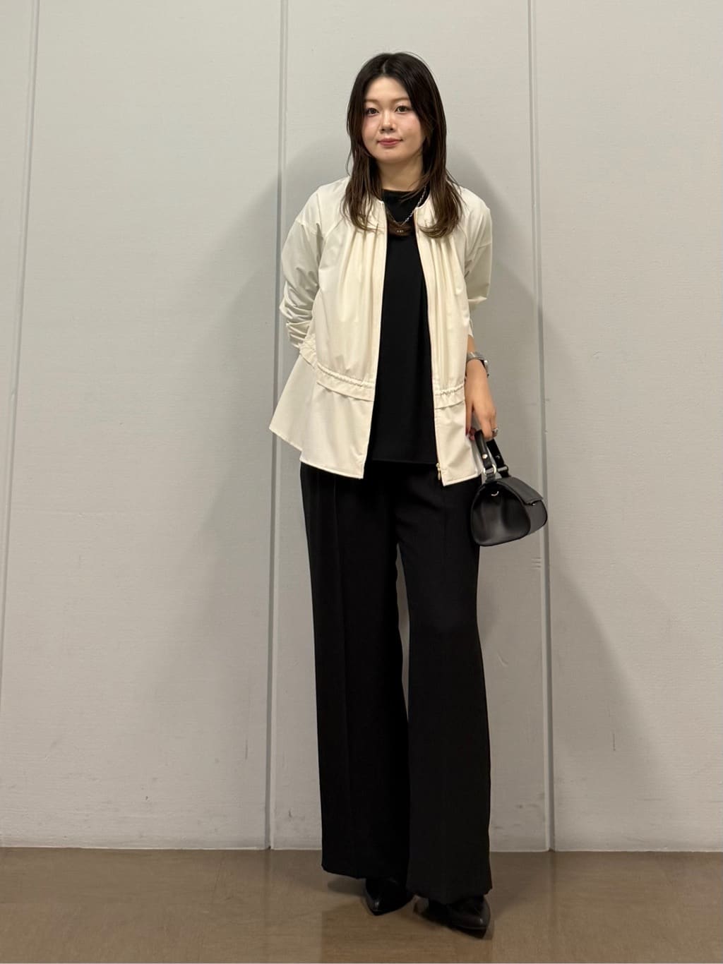 mizukiさんの「INDIVI｜【セットアップ可能】ビスチェレイヤード風トップス」を使ったコーディネート