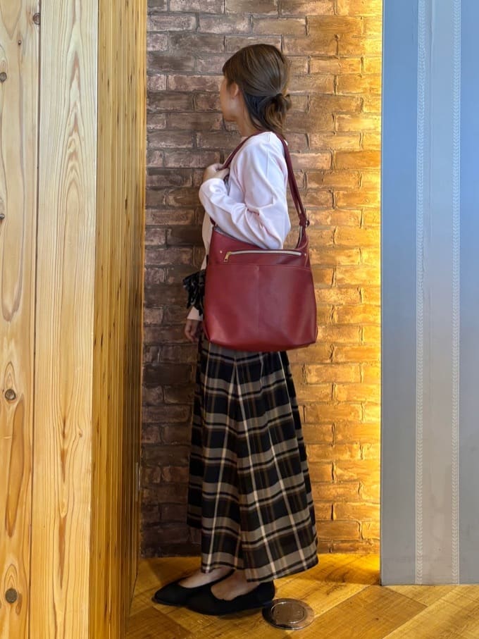 mieさんの「SHOO･LA･RUE｜【S-LL】美しく見せる ボートネックロンT」を使ったコーディネート