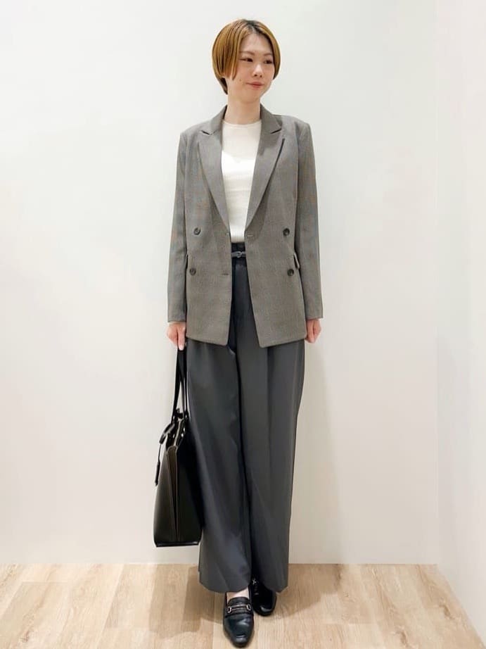 yurieさんの「OPAQUE.CLIP｜ベルト付きタックワイドパンツ【洗濯機OK】」を使ったコーディネート