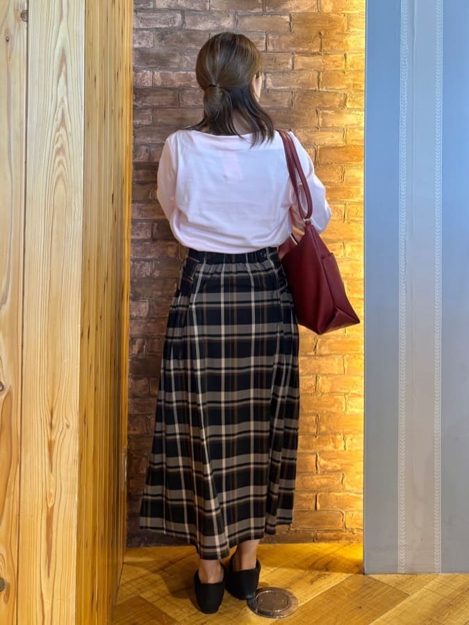 mieさんの「SHOO･LA･RUE｜【S-LL】美しく見せる ボートネックロンT」を使ったコーディネート