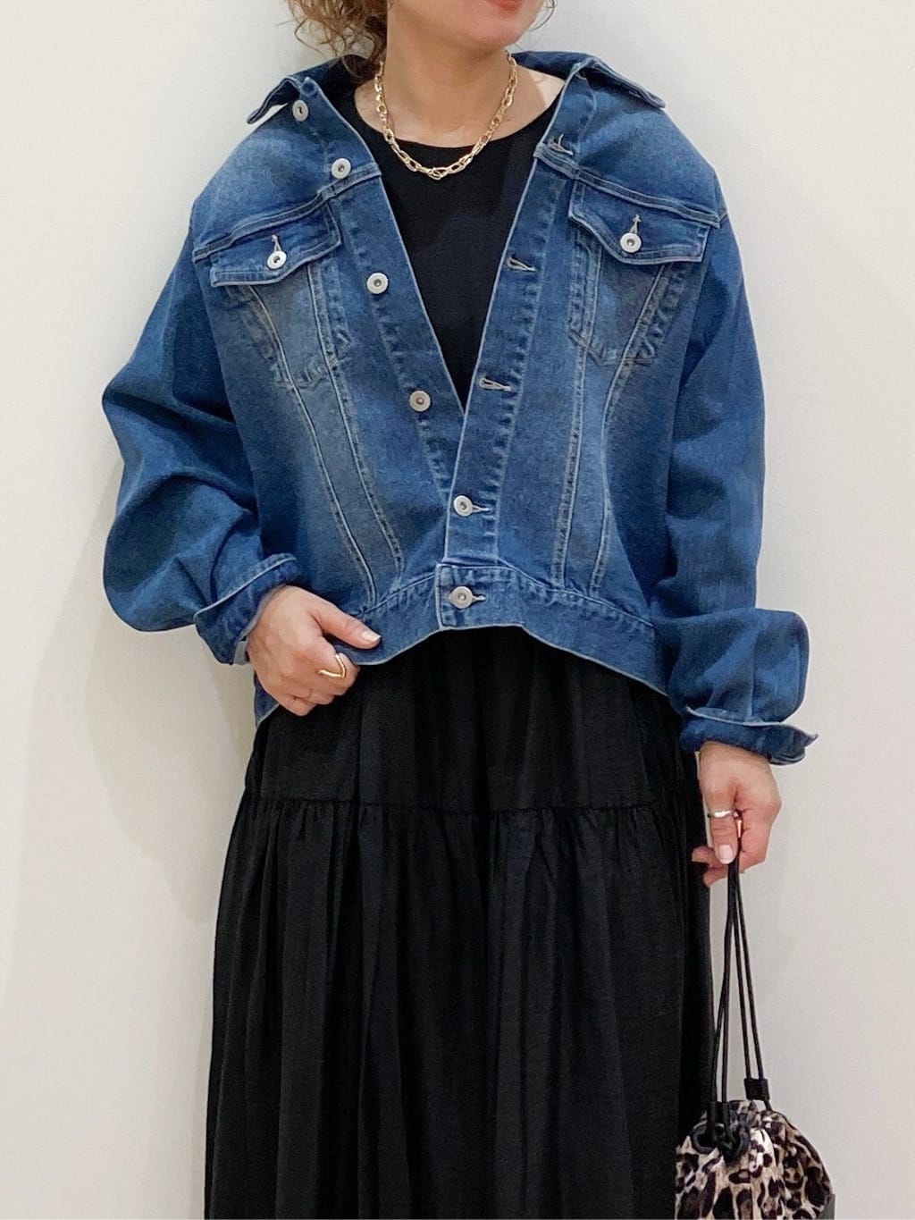 risayanさんの「OPAQUE.CLIP｜麻混シアーギャザーティアードワンピース【洗濯機洗い可】」を使ったコーディネート