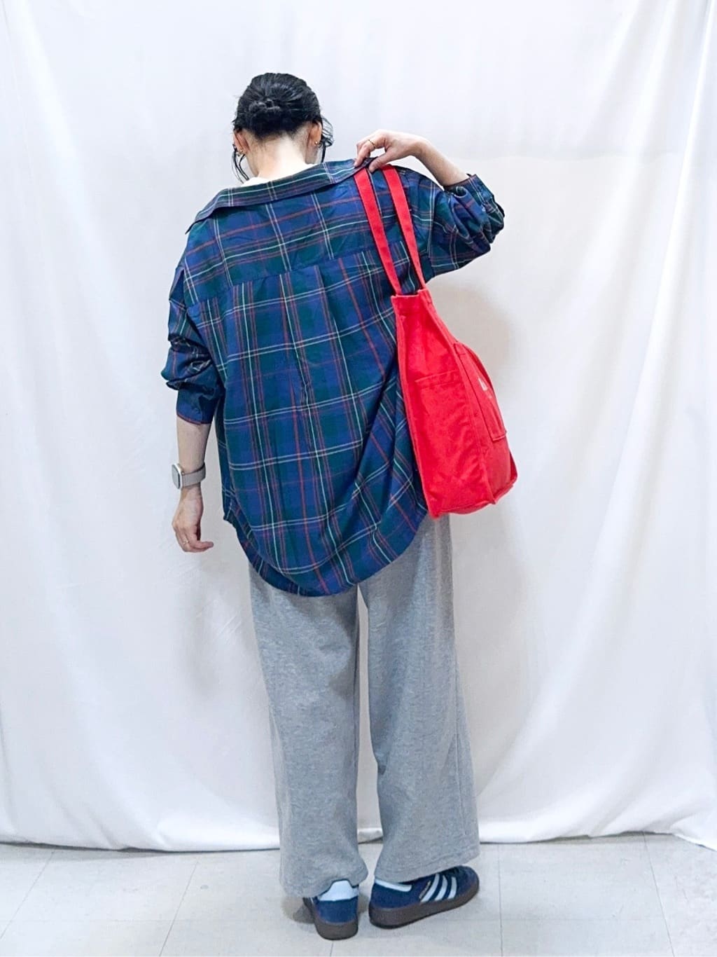 𝐇𝐢𝐫𝐨𝐦𝐢さんの「SHOO･LA･RUE｜【洗濯機可/S-LL】程よい抜け感 大人のチェックシャツ」を使ったコーディネート