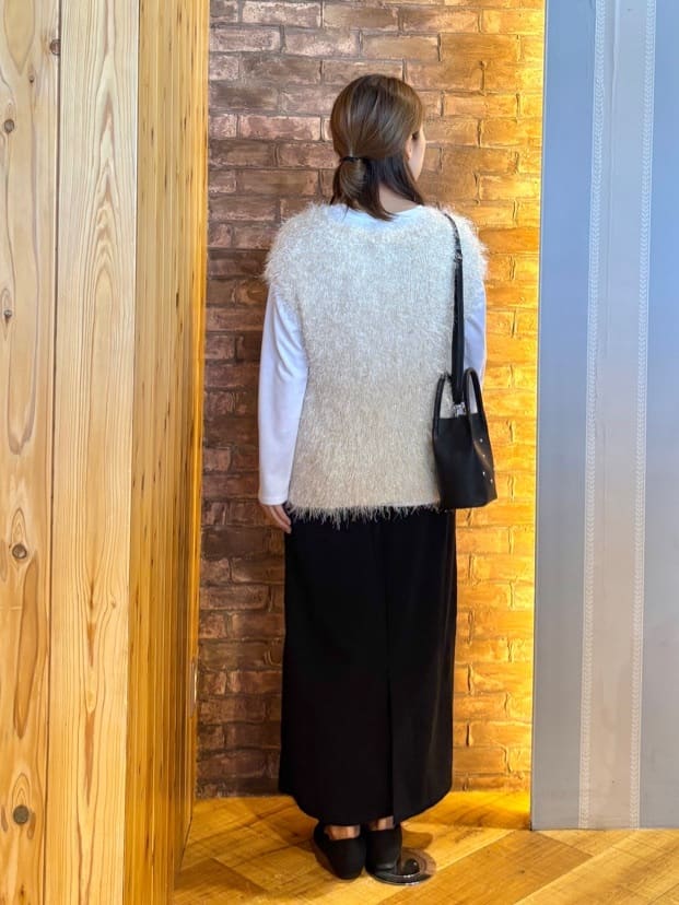 mieさんの「SHOO･LA･RUE｜【洗濯後しわになりにくい】ポケット付き ナロースカート」を使ったコーディネート