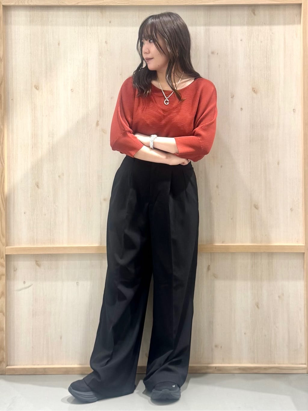 nanaさんの「THE SHOP TK｜6分袖ガータードルマンニット【エコベロ/洗濯機OK】」を使ったコーディネート