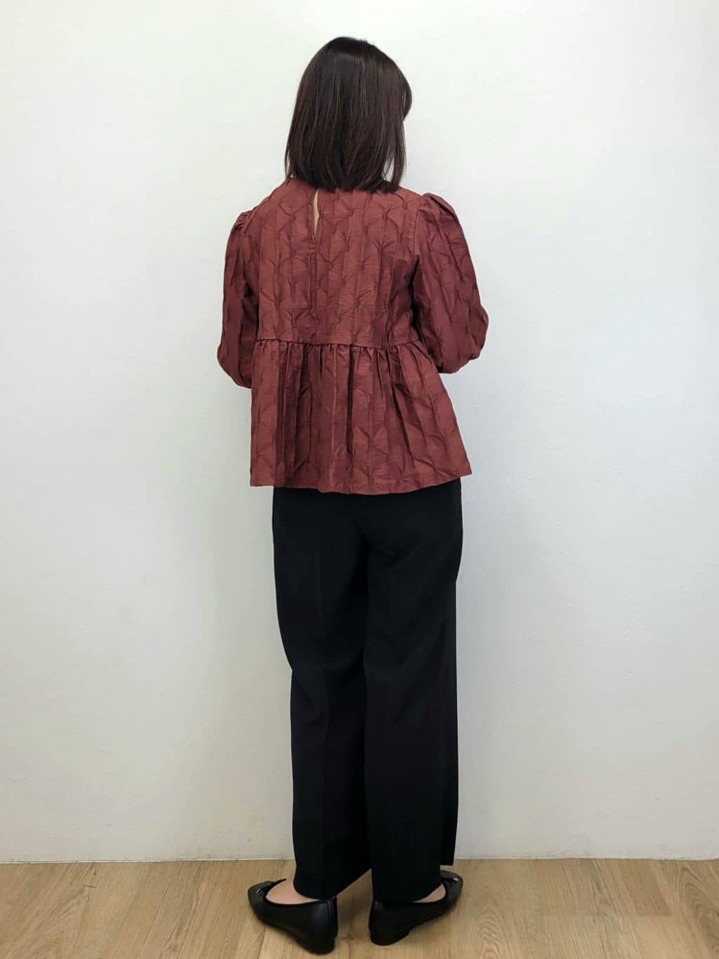 LISAさんの「OPAQUE.CLIP｜ふくれジャカードペプラムブラウス【洗濯機洗い可】」を使ったコーディネート
