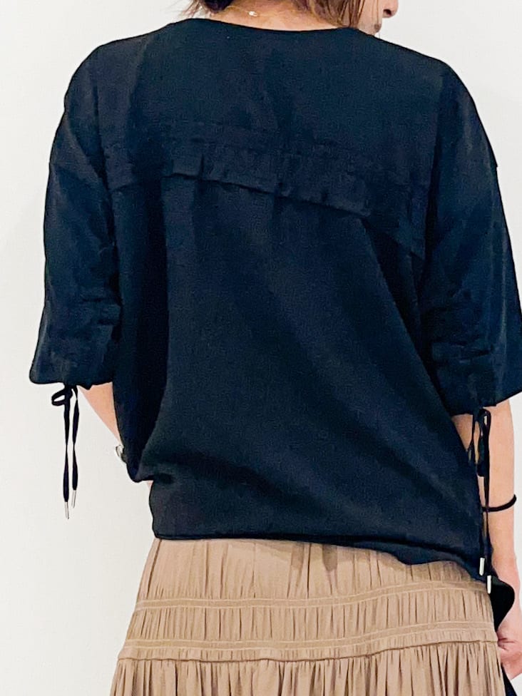 yuuco.さんの「grove｜後ろ姿で魅せる　バックドロストシャーリングTシャツ」を使ったコーディネート
