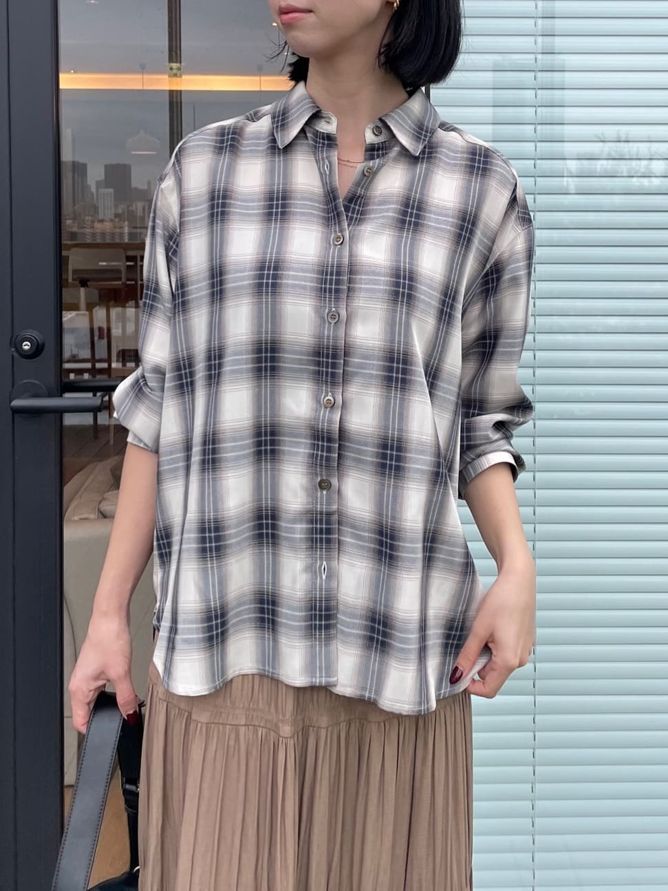 NATSUMIさんの「grove｜今の季節にちょうどいい　オンブレーチェックシャツ」を使ったコーディネート