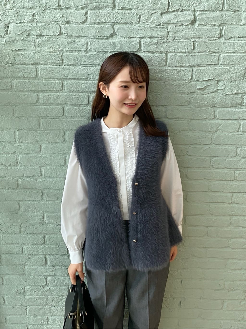 みさかさんの「index｜《andGIRL掲載》フェザーペプラムジレ【洗濯機OK／抗ピル】」を使ったコーディネート