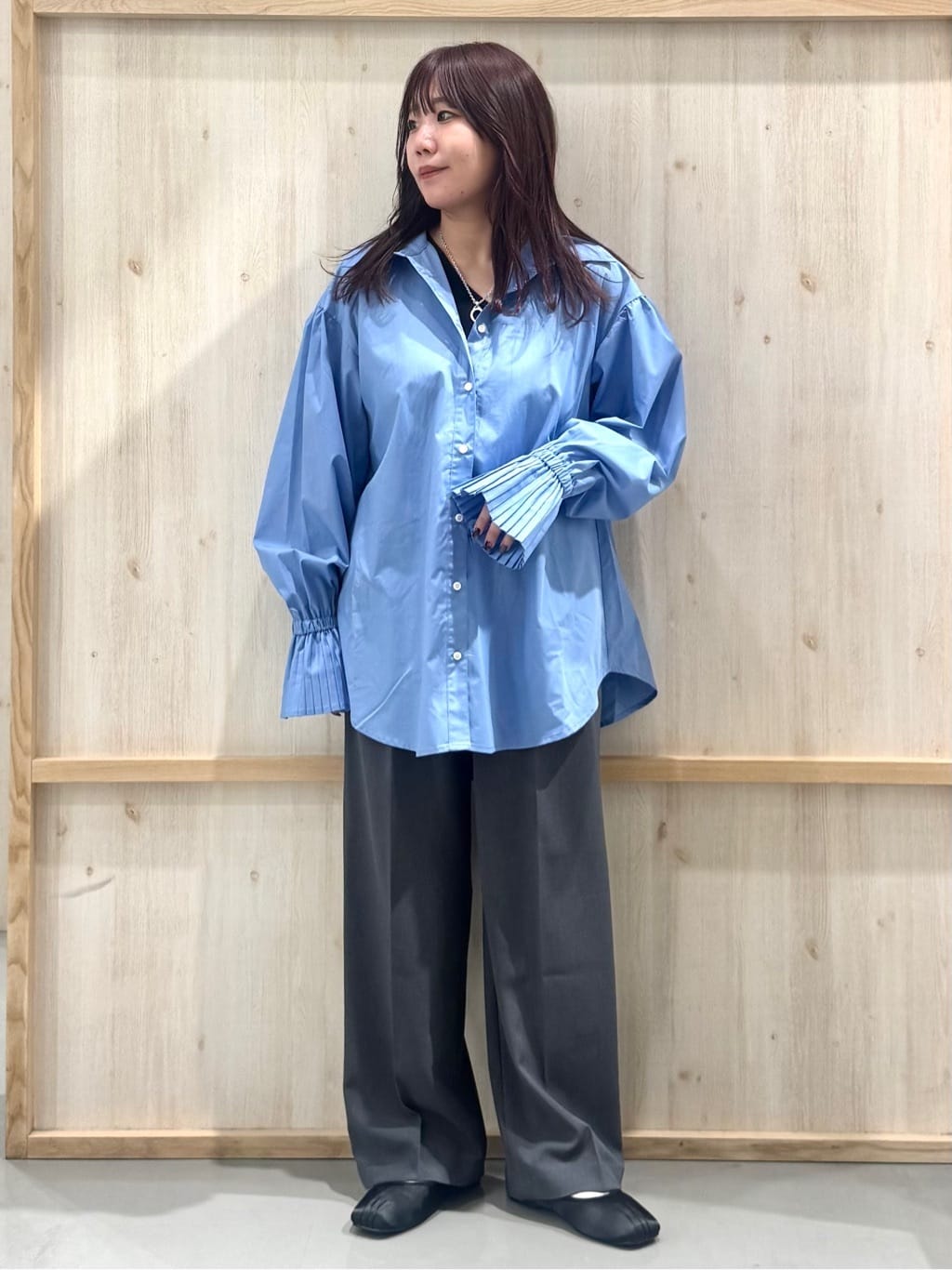nanaさんの「THE SHOP TK｜【美脚見え】タックワイドパンツ【セットアップ可】」を使ったコーディネート