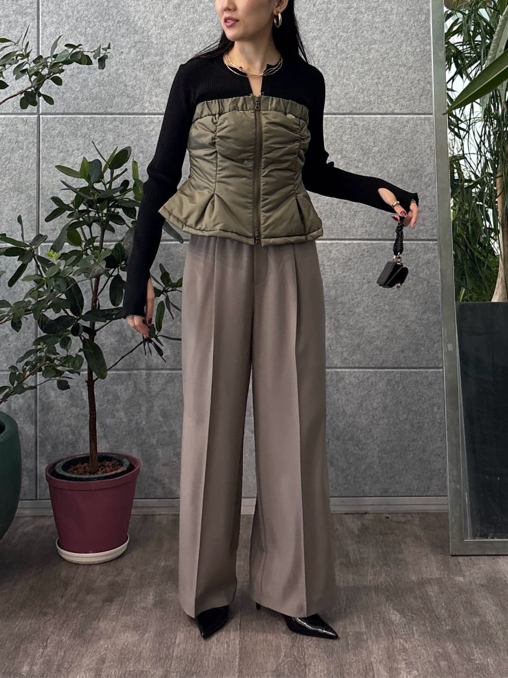 rinaさんの「INDIVI｜Comfy SET UP｜イージーストレートワイドパンツ【セットアップ対応／通勤/カセット服】」を使ったコーディネート