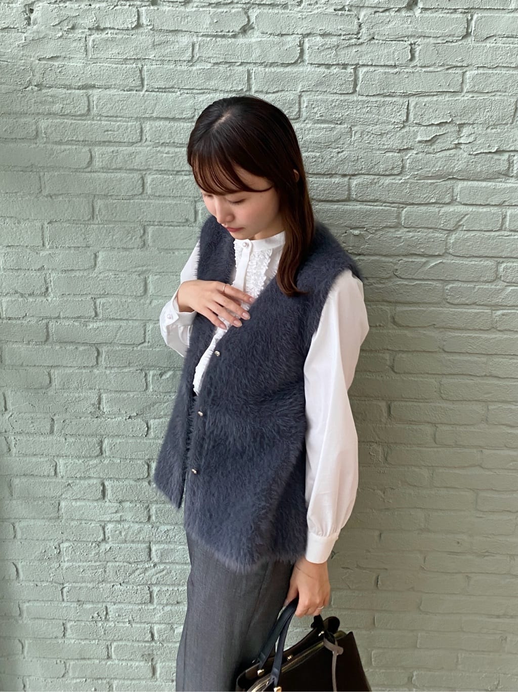 みさかさんの「index｜《andGIRL掲載》フェザーペプラムジレ【洗濯機OK／抗ピル】」を使ったコーディネート