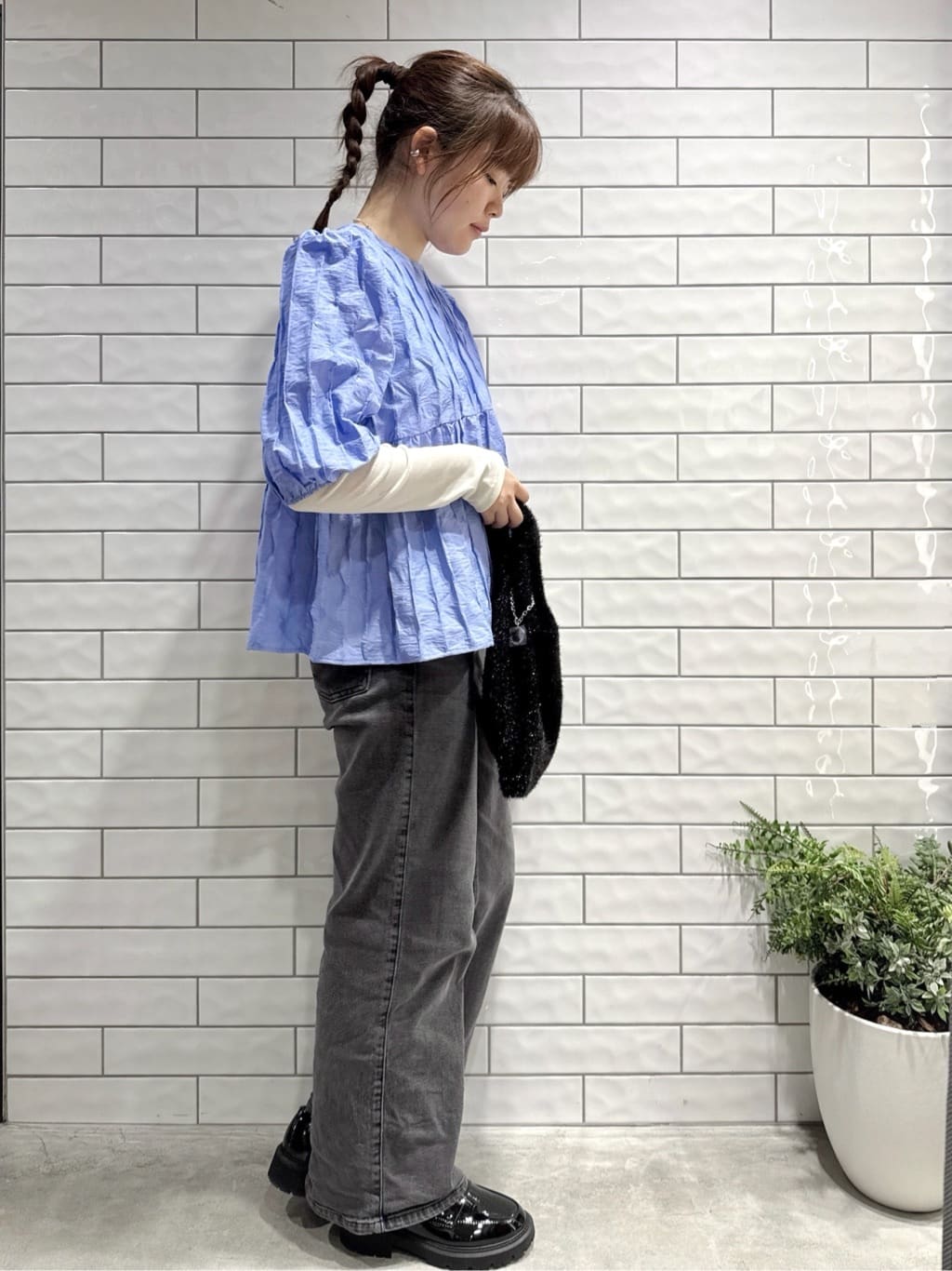  まるみさんの「OPAQUE.CLIP｜ふくれジャカードペプラムブラウス【洗濯機洗い可】」を使ったコーディネート