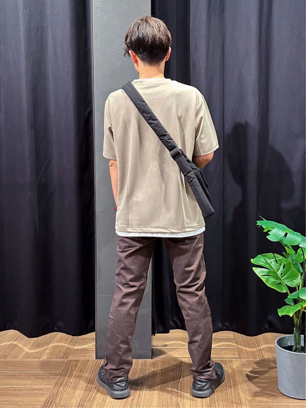 tomoyaさんの「THE SHOP TK｜ツイルキーネック半袖Tシャツ」を使ったコーディネート