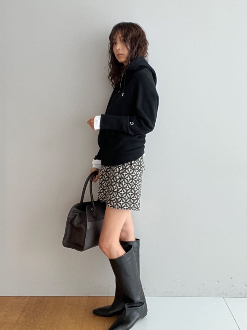 misaさんの「DRESSTERIOR｜オーバーラップサークルショートパンツ」を使ったコーディネート