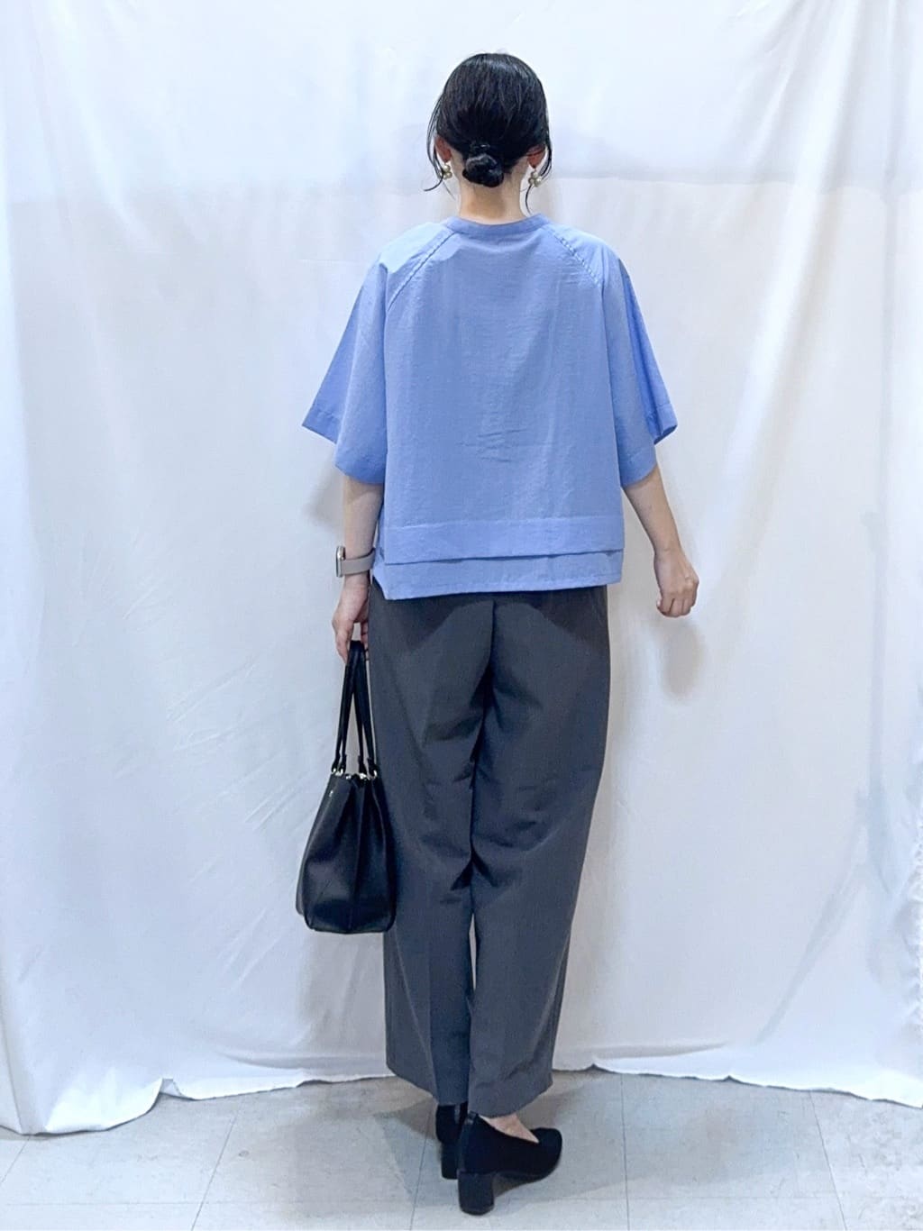 𝐇𝐢𝐫𝐨𝐦𝐢さんの「SHOO･LA･RUE｜【洗濯機可/S-LL】すっきり上品きれい見え タックワイドパンツ」を使ったコーディネート
