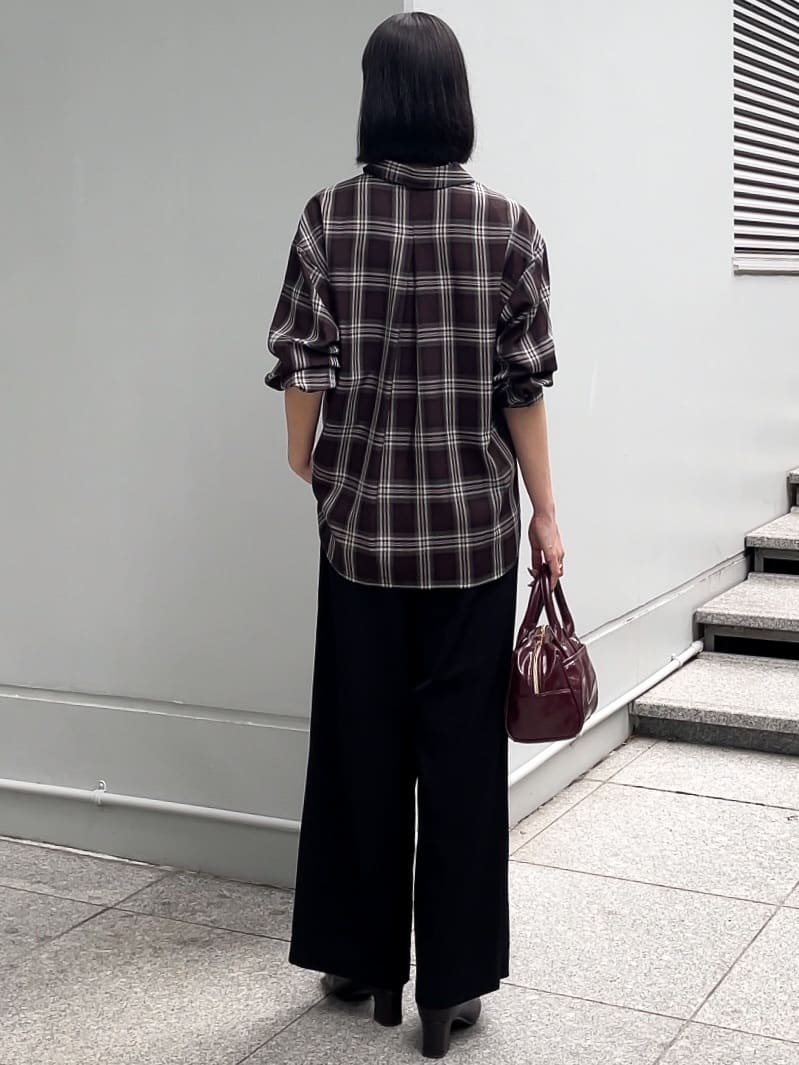 NATSUMIさんの「grove｜今の季節にちょうどいい　オンブレーチェックシャツ」を使ったコーディネート