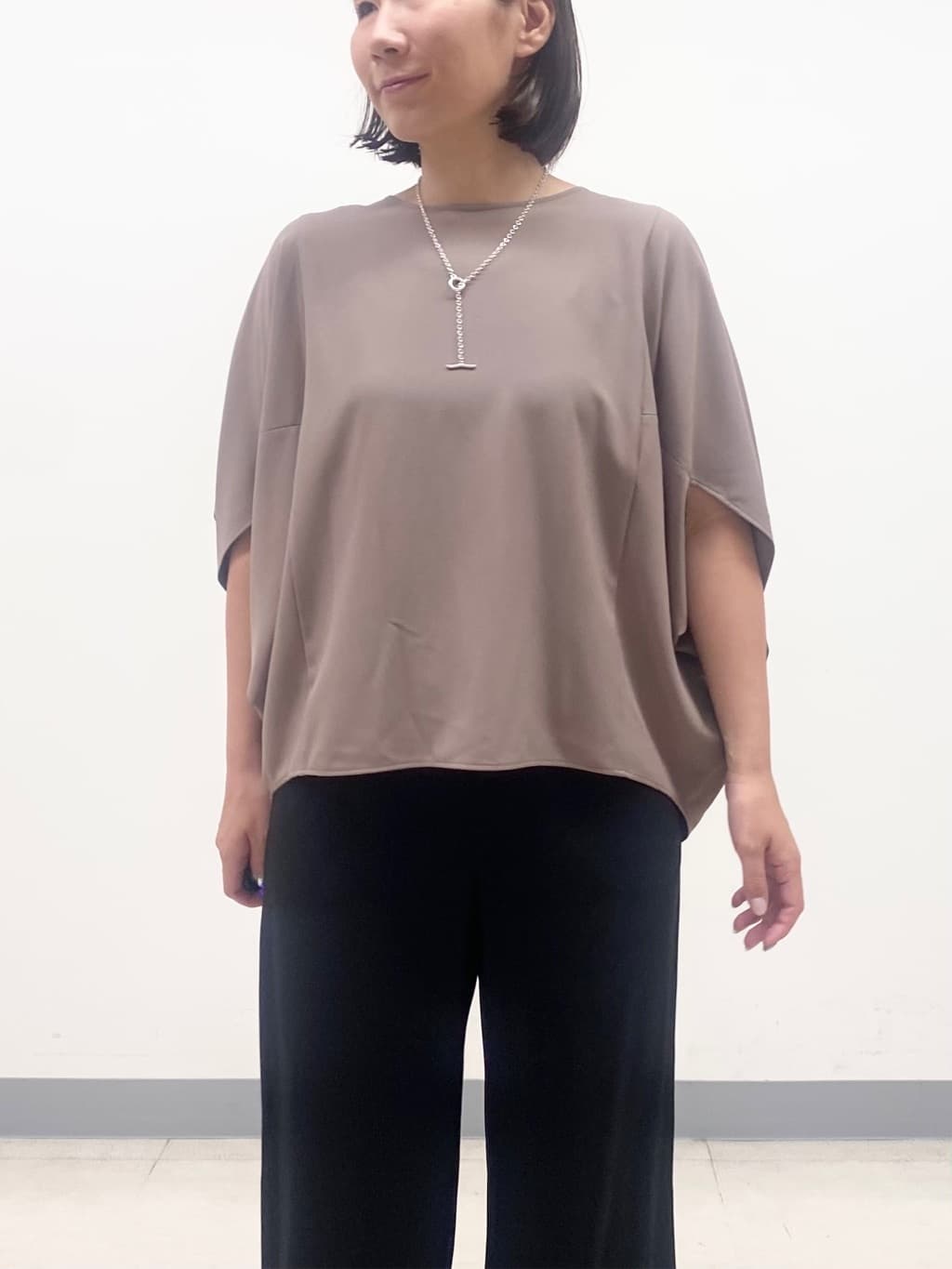 YUKARIさんの「INDIVI｜【体型カバー/SETUP可能】ジョーゼット　ドルマンブラウス」を使ったコーディネート