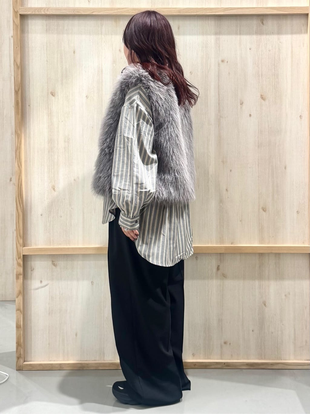nanaさんの「THE SHOP TK｜フェイクファーベスト」を使ったコーディネート