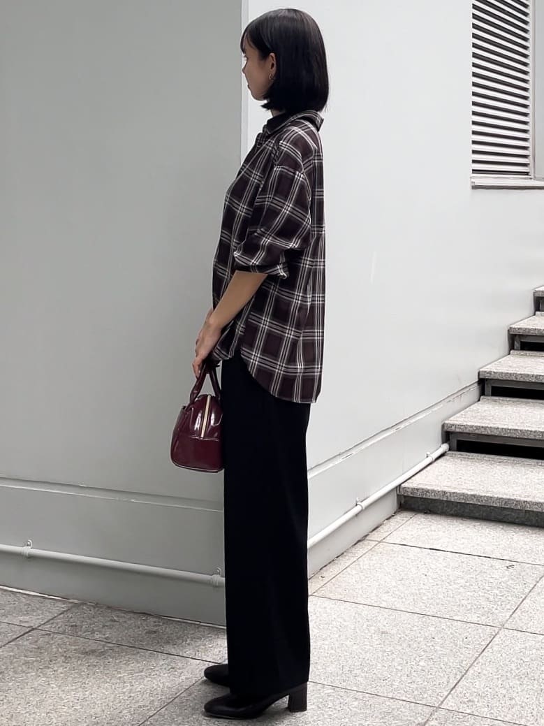 NATSUMIさんの「grove｜今の季節にちょうどいい　オンブレーチェックシャツ」を使ったコーディネート