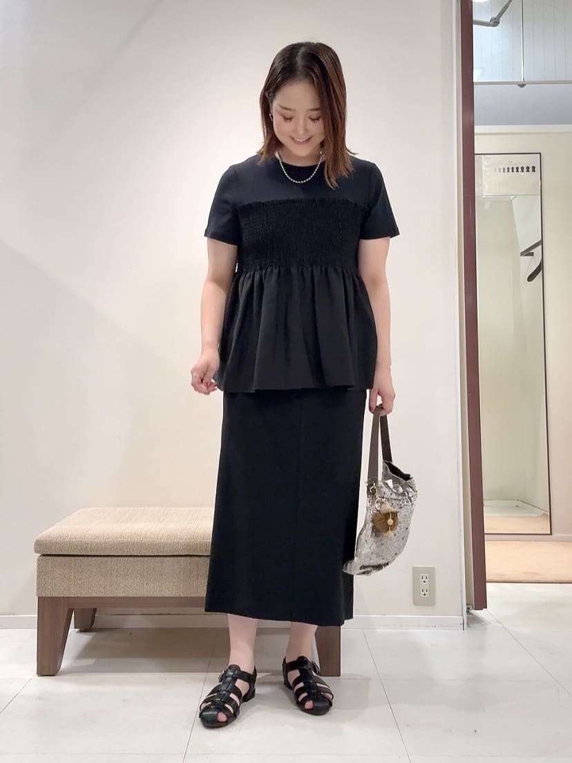YUIさんの「UNTITLED｜【コットン100/洗える/Tシャツ】シャーリングドッキングペプラム」を使ったコーディネート