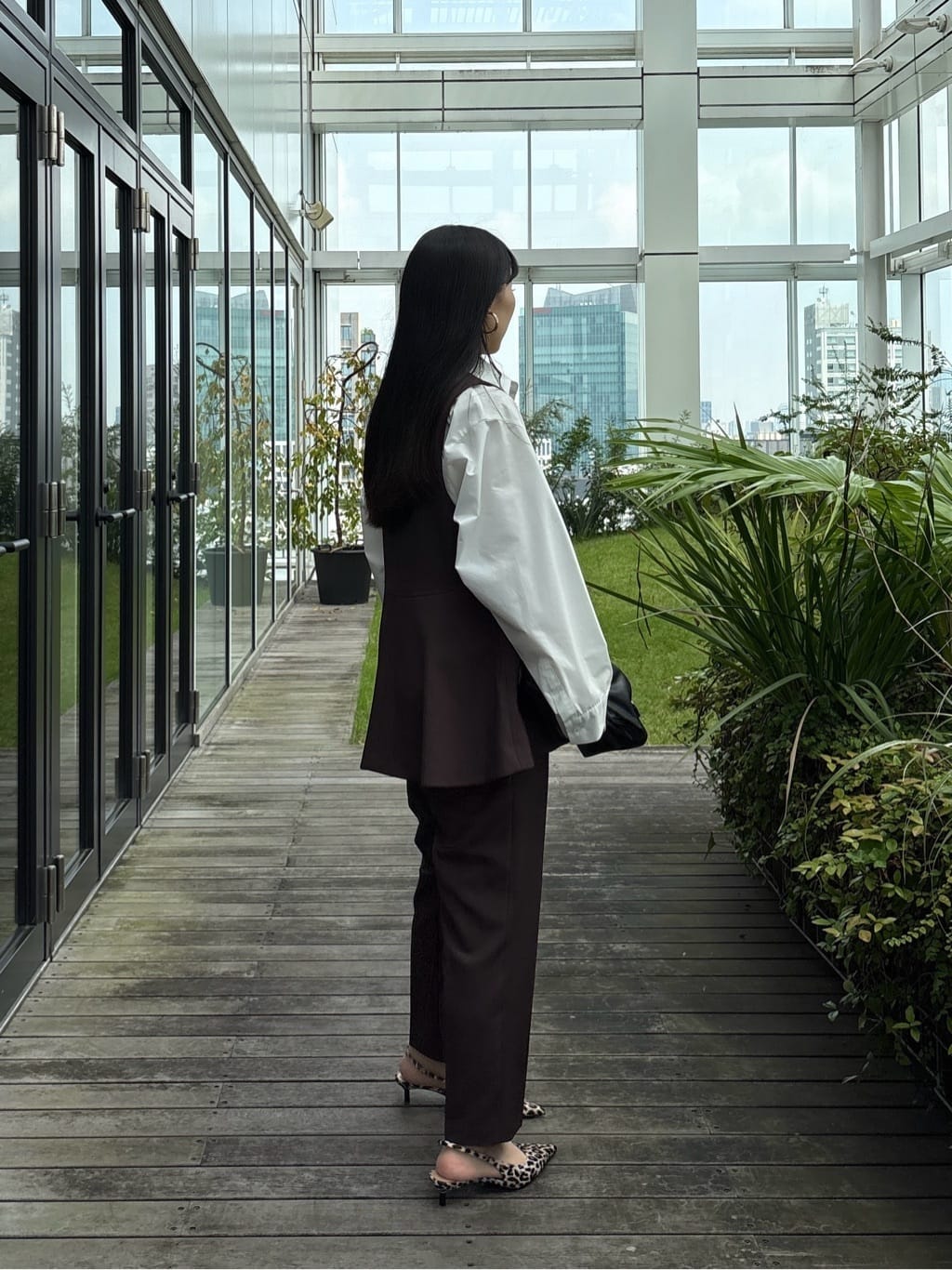 rinaさんの「INDIVI｜Comfy SET UP｜イージーテーパードパンツ【セットアップ対応／通勤/カセット服】」を使ったコーディネート