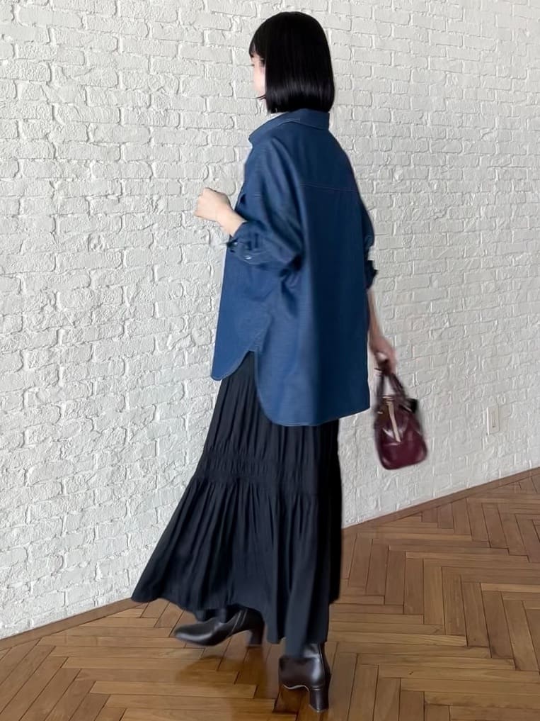 NATSUMIさんの「grove｜軽やかに体型カバーも叶う　シャーリングティアードスカート」を使ったコーディネート
