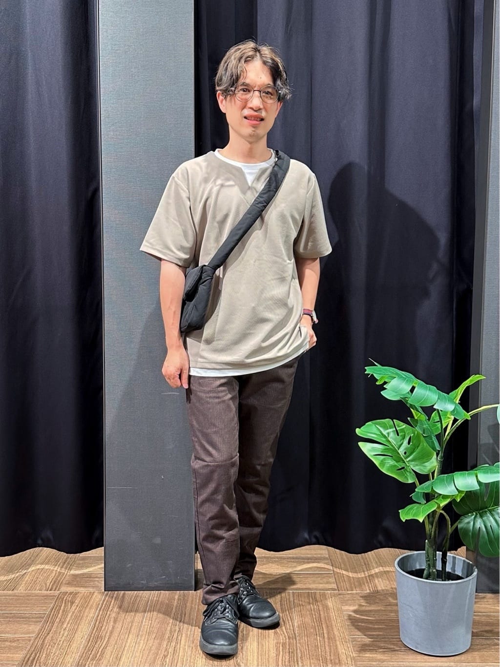 tomoyaさんの「THE SHOP TK｜ツイルキーネック半袖Tシャツ」を使ったコーディネート