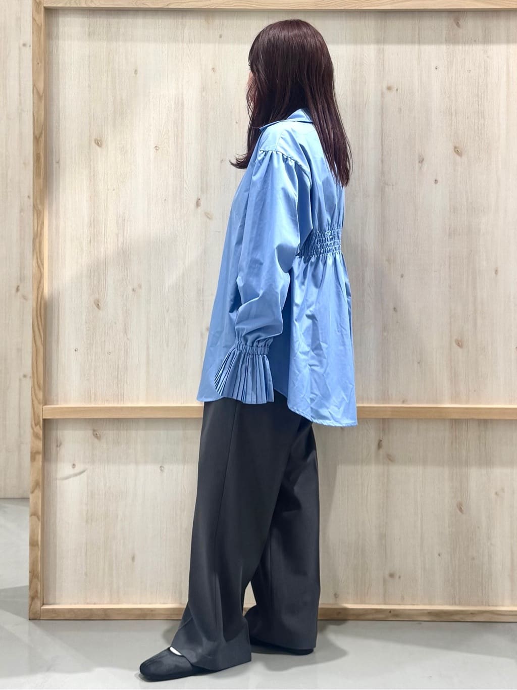 nanaさんの「THE SHOP TK｜【美脚見え】タックワイドパンツ【セットアップ可】」を使ったコーディネート