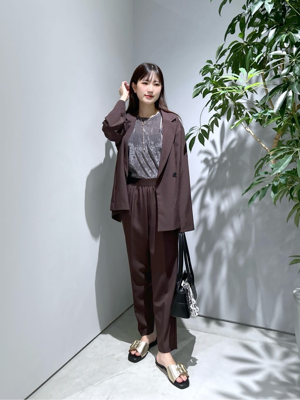 Renoさんの「INDIVI｜Comfy SET UP｜イージーテーパードパンツ【セットアップ対応／通勤/カセット服】」を使ったコーディネート