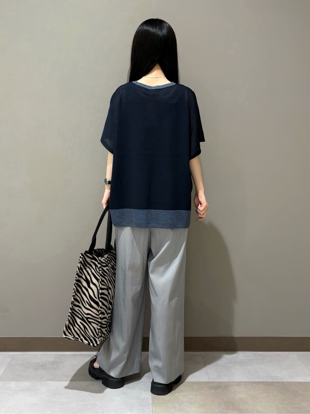 KEIKOさんの「INDIVI｜【程よいシアー素材/洗える】バイカラーラメカーディガン」を使ったコーディネート
